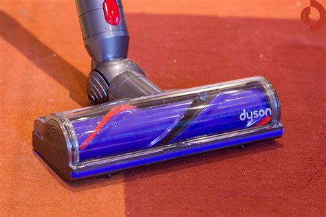 testdysonv8absoluteteppich Akku und RoboterStaubsauger