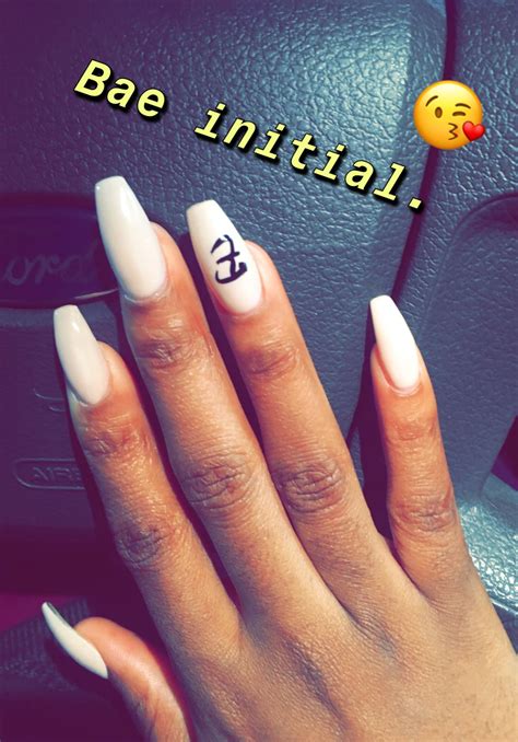 E Initials On Nails
