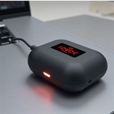 Earbuds Case Flashing Red