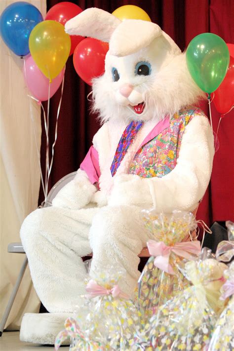 easter bunny photos near me