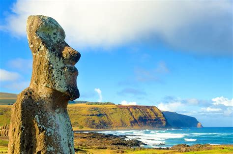 Discover the Mysterious Riddles of Easter Island on an Unforgettable Tour