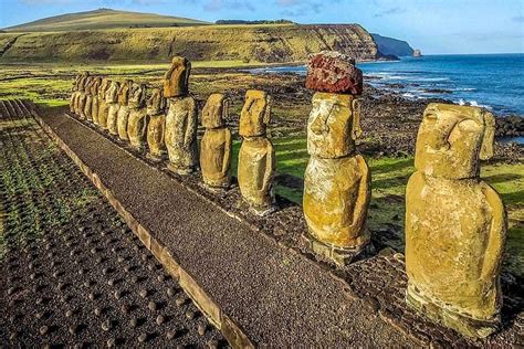 Discover the Mysterious Runes of Easter Island with Exclusive Tours