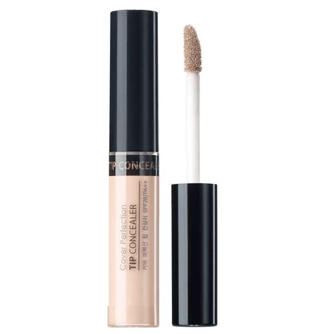 Image of a girl applying concealer under her eyes