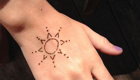 Simple sun henna Simple henna tattoo, Henna tattoo