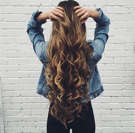  79 Stylish And Chic Easy Hairdos For Long Curly Hair For New Style