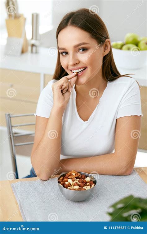 Eating Almonds For Breakfast