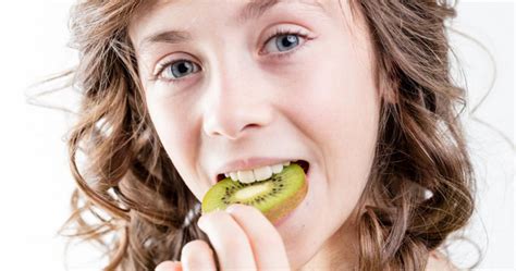 eating kiwi fruit skin