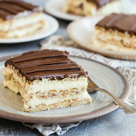 Eclair Dessert Using Graham Crackers