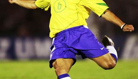 Pase del Desprecio: El Futbolero Nostálgico XXIX: Hoy - Roberto Carlos