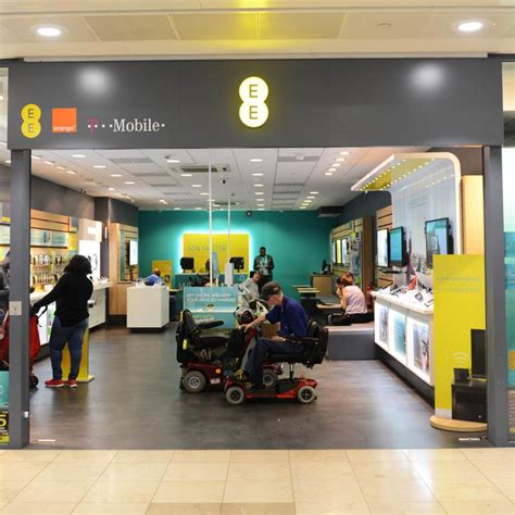 ee shop opening times sunday