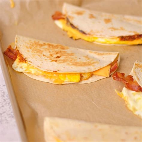 egg and cheese wake up wrap nutrition facts