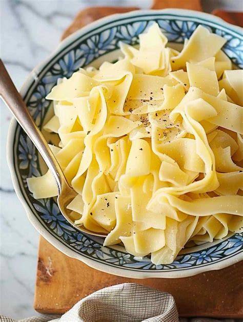 egg noodles garnishing
