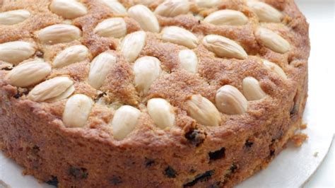 Authentic Scottish Dundee Cake Recipe Scottish dundee cake, Dundee cake recipe, Cake recipes