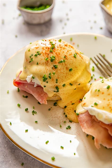 eggs benedict hollandaise