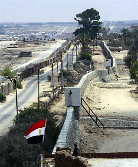 egypt builds a wall on border with gaza