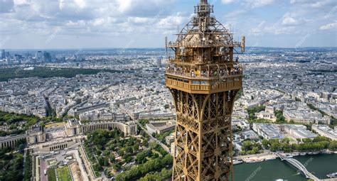 eiffel tower observation deck height