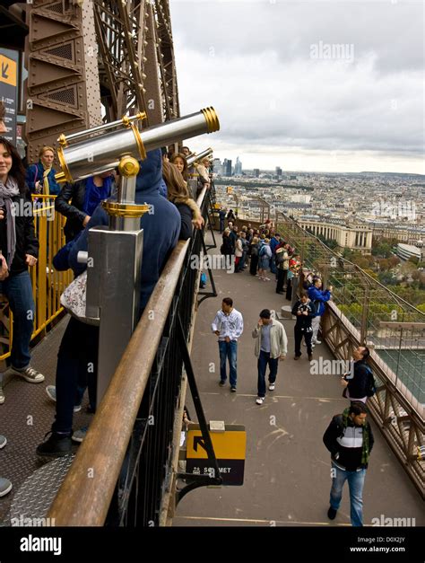 eiffel tower observation deck times