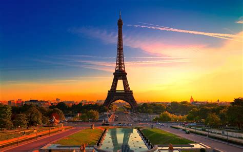 eiffel tower sunset