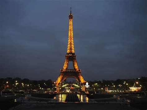 Eiffel Tower Wallpaper 4K, Night time, Glowing lights