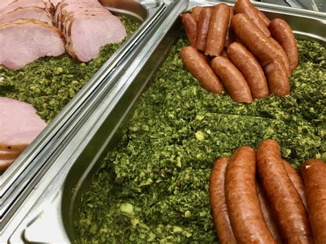 Eintopf im Brot herbstlicher Eintopf mit Gemüse, Chorizo und Speck