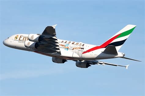 ek215 flight tracker