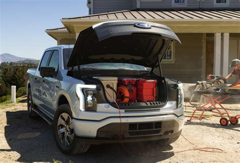 electric f150 lightning towing capacity