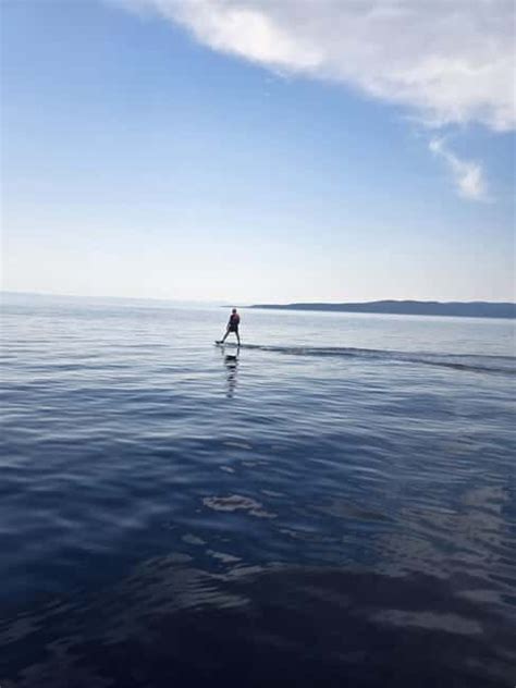 electric surfboard instructor