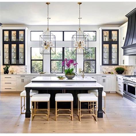 Elegant black & white kitchen. Nice could also be a gray/white combo