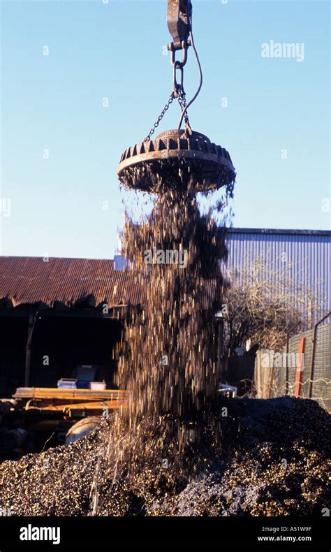 Kran Stahl und Metallschrott für Shredder in der