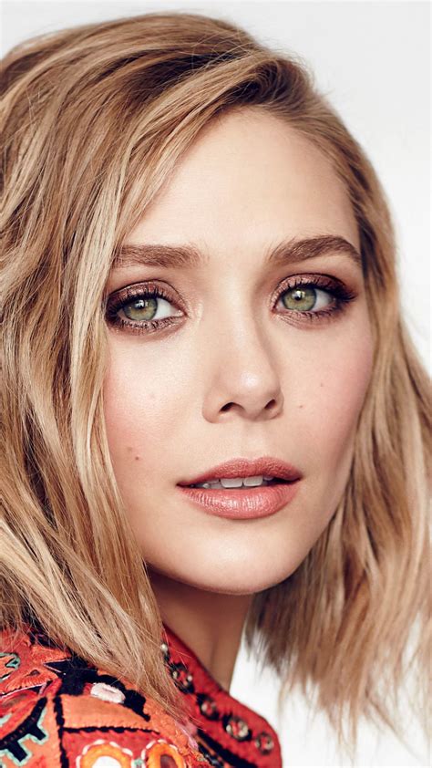 elizabeth olsen eye color