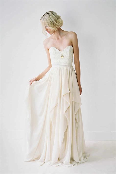 All about Elopement Dresses; how to find your perfect elopement dress.