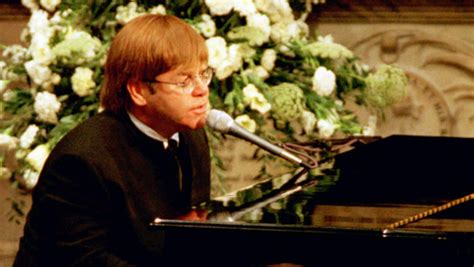 elton john sings candle in the wind