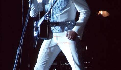 Pin på Elvis Presley concert photos