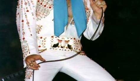 Elvis on stage in Atlanta in june 21 1973 | Elvis presley, Elvis