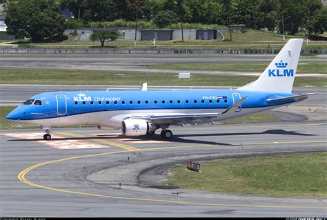 embraer 175 klm