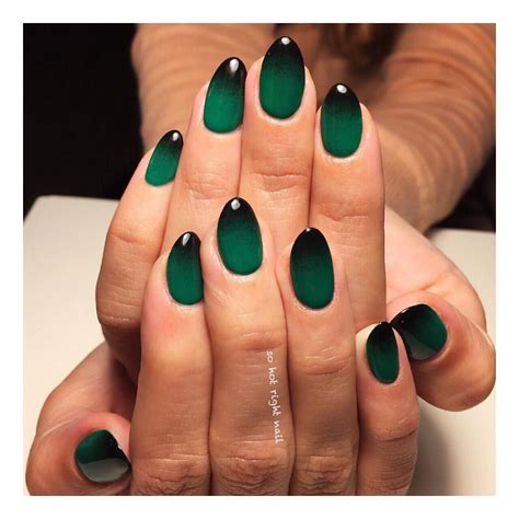 Elegant Emerald Christmas Green Nail Designs You Shoud Do For The Coming Valentine's Day