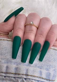 Emerald Green Press On Nails: The Perfect Trend For 2023