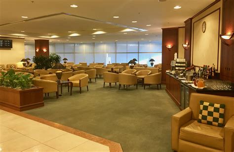 emirates business class lounge auckland