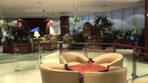 emirates business class lounge gatwick