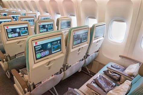 emirates economy flight review