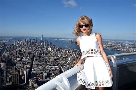 Did Taylor Swift turn the Empire State Building ‘Red’ for her new album