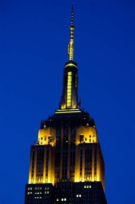 empire state building yellow lights
