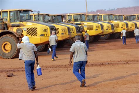 empresas mineiras de angola