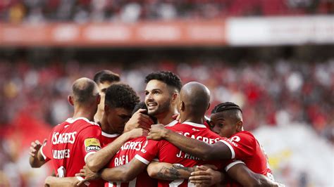 en que liga juega el benfica