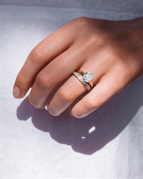 7 Tips To Choosing The Right Wedding Band For Your Engagement Ring