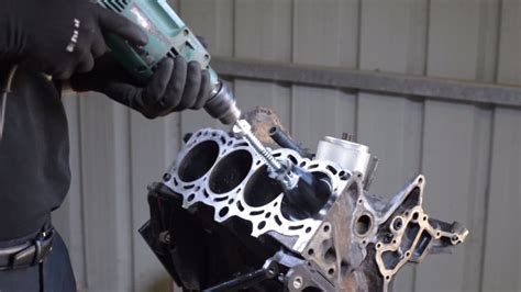 Engine Cylinder Bore Cleaning