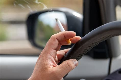 10 astuces efficaces pour supprimer l’odeur de cigarette chez vous