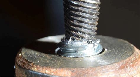 Extracteur de vis cassée endommagées, 4pcs Forets Extracteur de Vis Endommagées pour Extraire