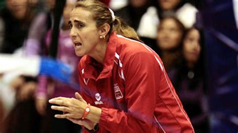 entrenadora de voley peruano