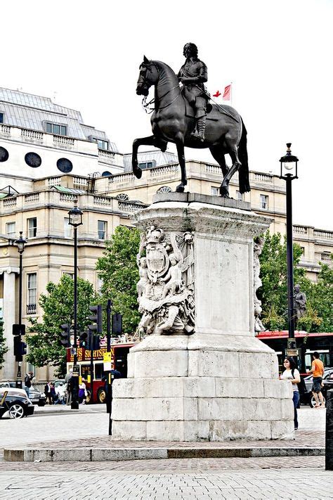 equestrian statue of charles i charing cross